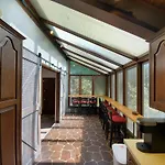 Walk To Pool & Beach - Spacious Gateway, Hot Tub, Game Room
