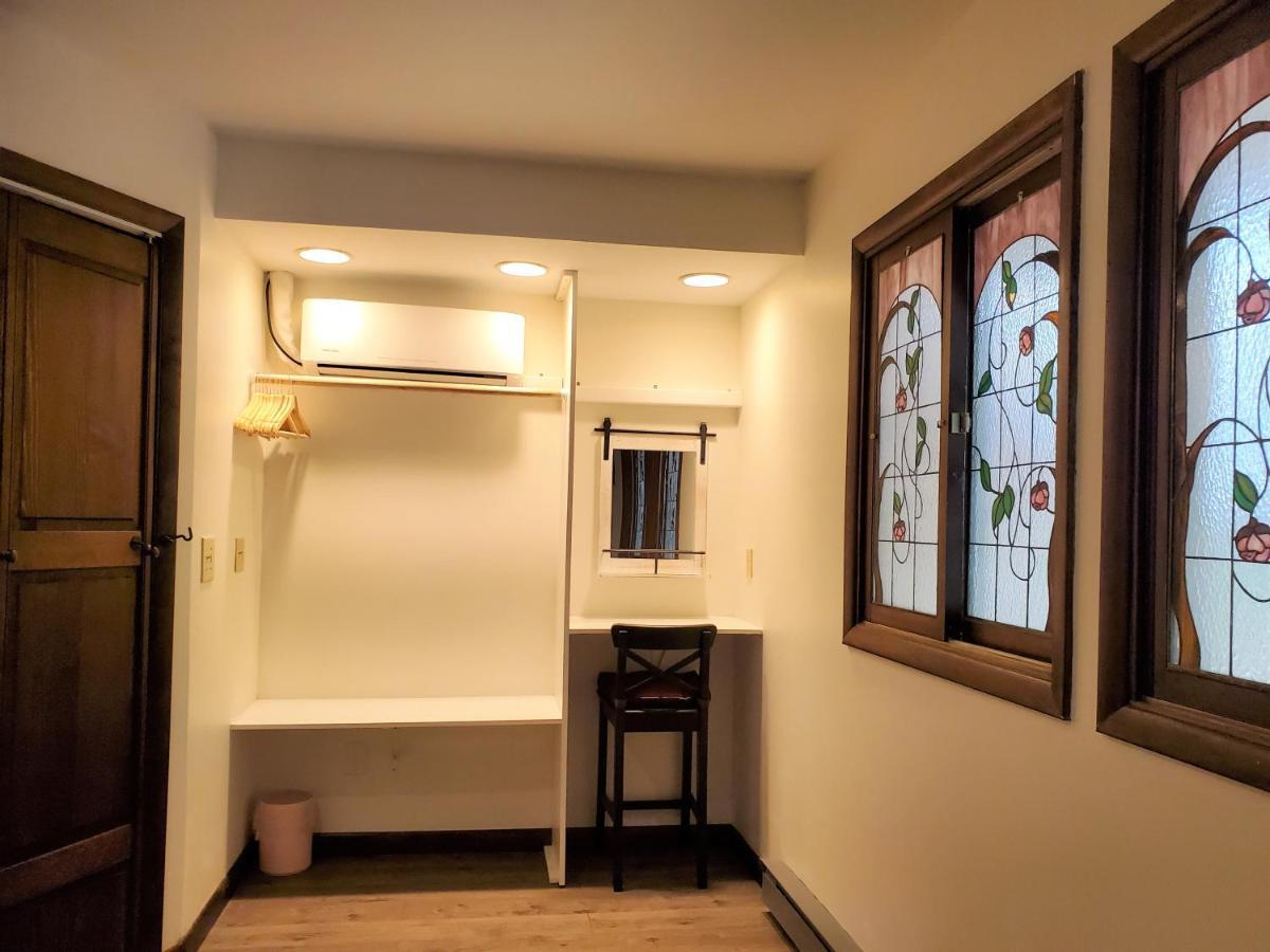 Walk To Pool & - Spacious Gateway, Hot Tub, Game *